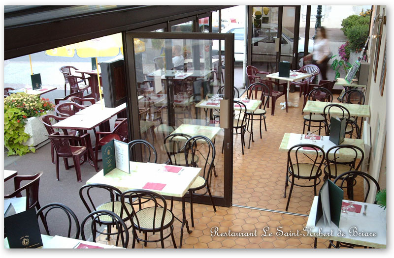 Photos of the Restaurant Le Saint-Hubert of Briare - Panoramic indoor terrace, adaptable, covered and heated during the winter (capacity : 30 people)